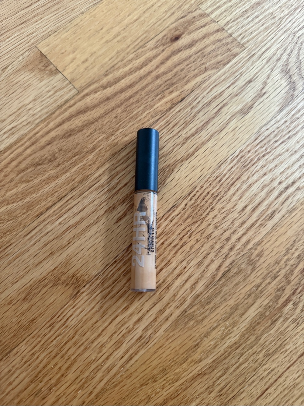 Mac Studio fix 24 hour smooth wear concealer NC43